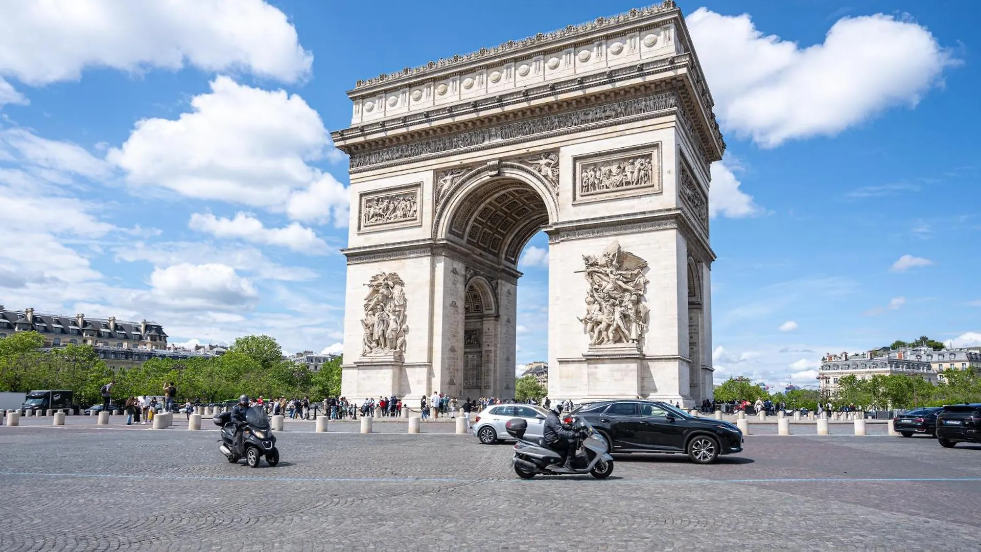 Big Apartment 2Br Arc De Triomphe 4-6P Paris France